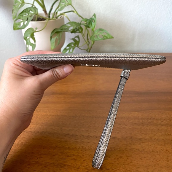 NEW Coach Corner Zip Wristlet Silver Metallic Ash Leather Wallet Glam Clutch - Picture 6 of 15